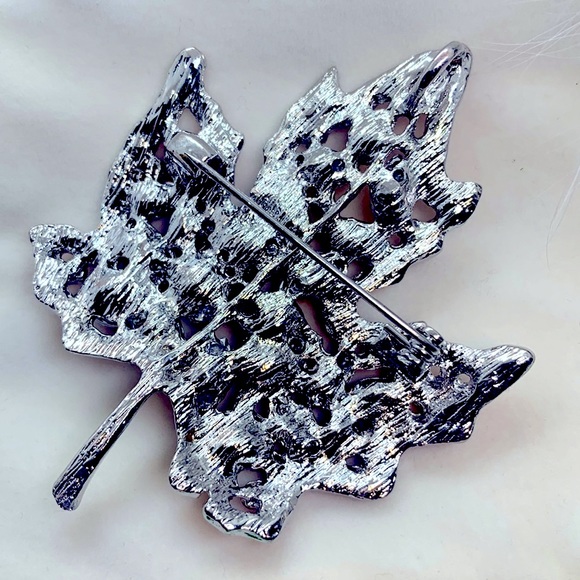 Maple Rhinestone Leave Brooch - Picture 2 of 3